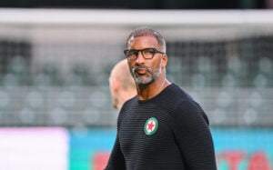 PSG : Habib Beye charge Luis Enrique pour Mbappé