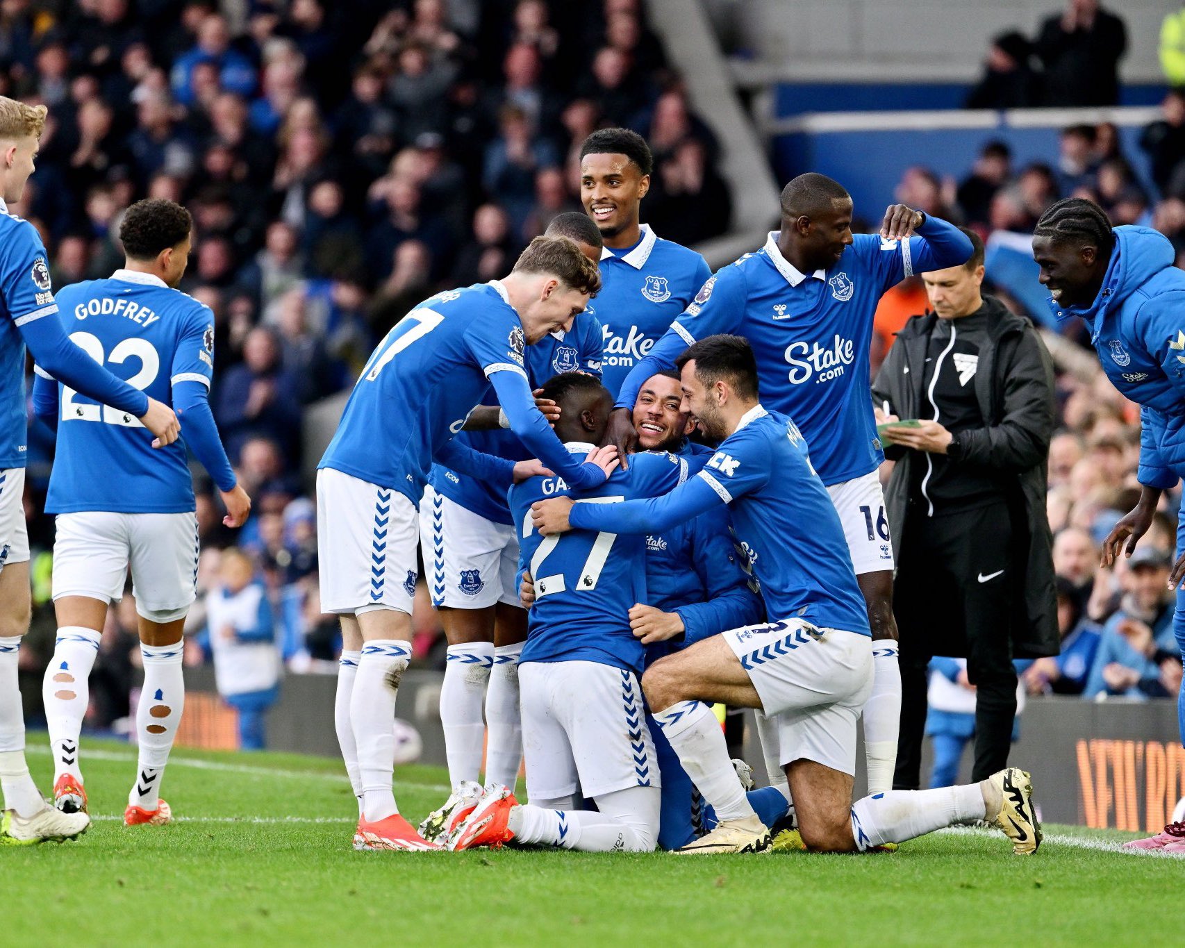 Officiel: Everton se maintient en Premier League grâce à Gana Gueye