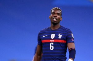 Paul Pogba en visite dans une grande mosquée au Sénégal