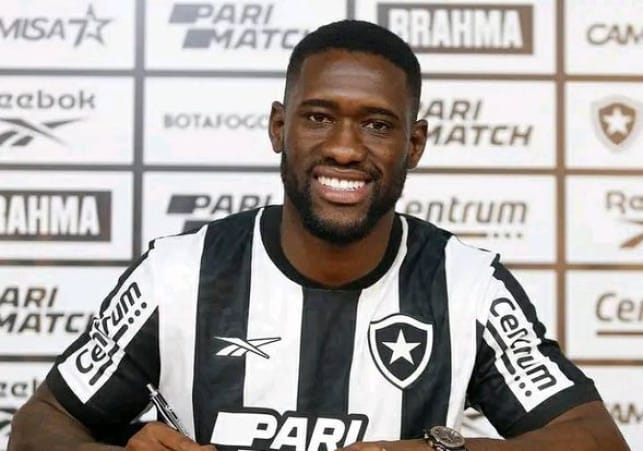 Football : une star angolaise prolonge son contrat au Brésil