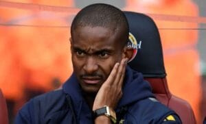 Rhulani Mokwena pris pour cible par les fans du Wydad Casablanca après une défaite