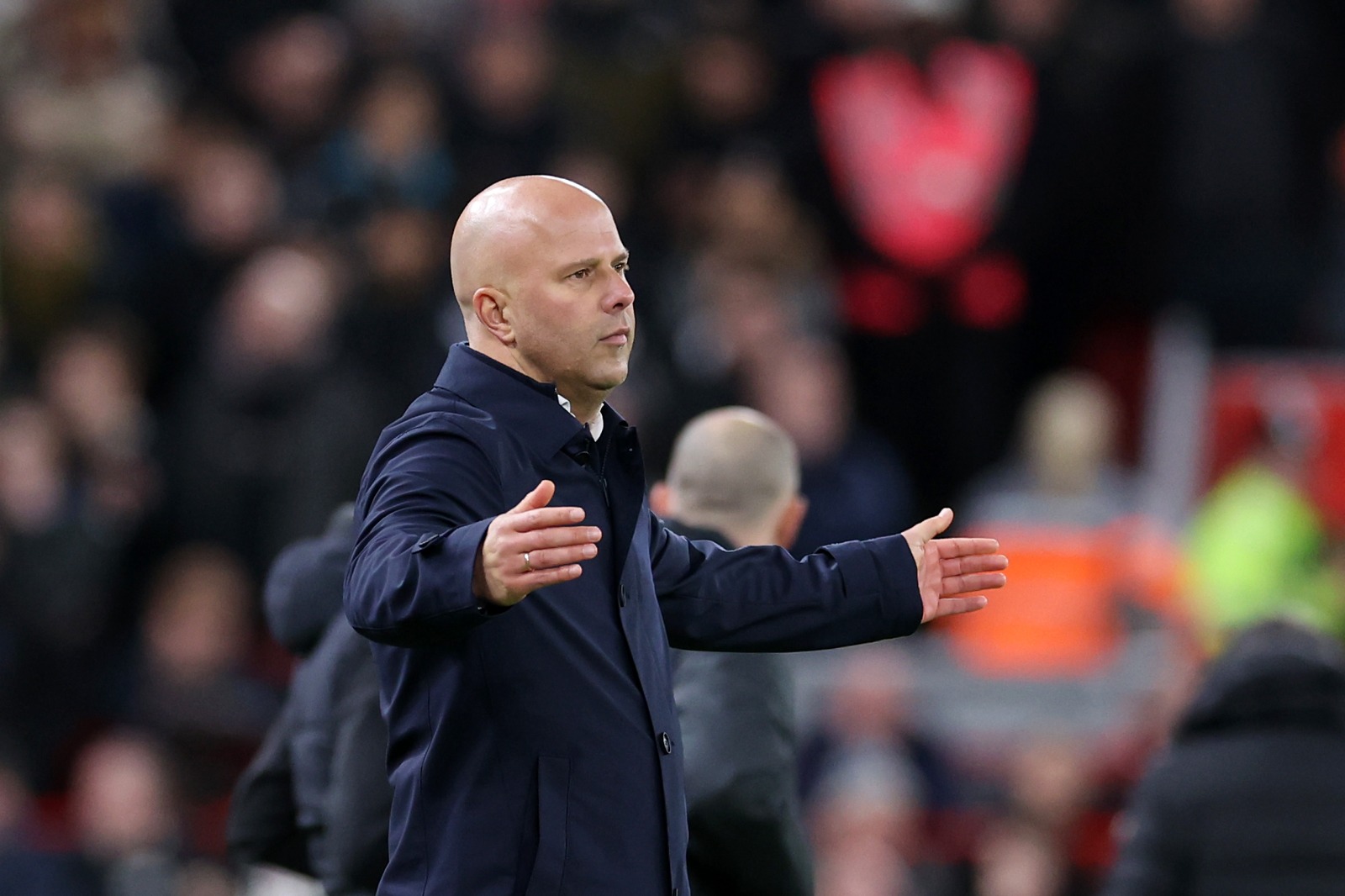 Angleterre : Arne Slot suspendu pour un match crucial de Liverpool