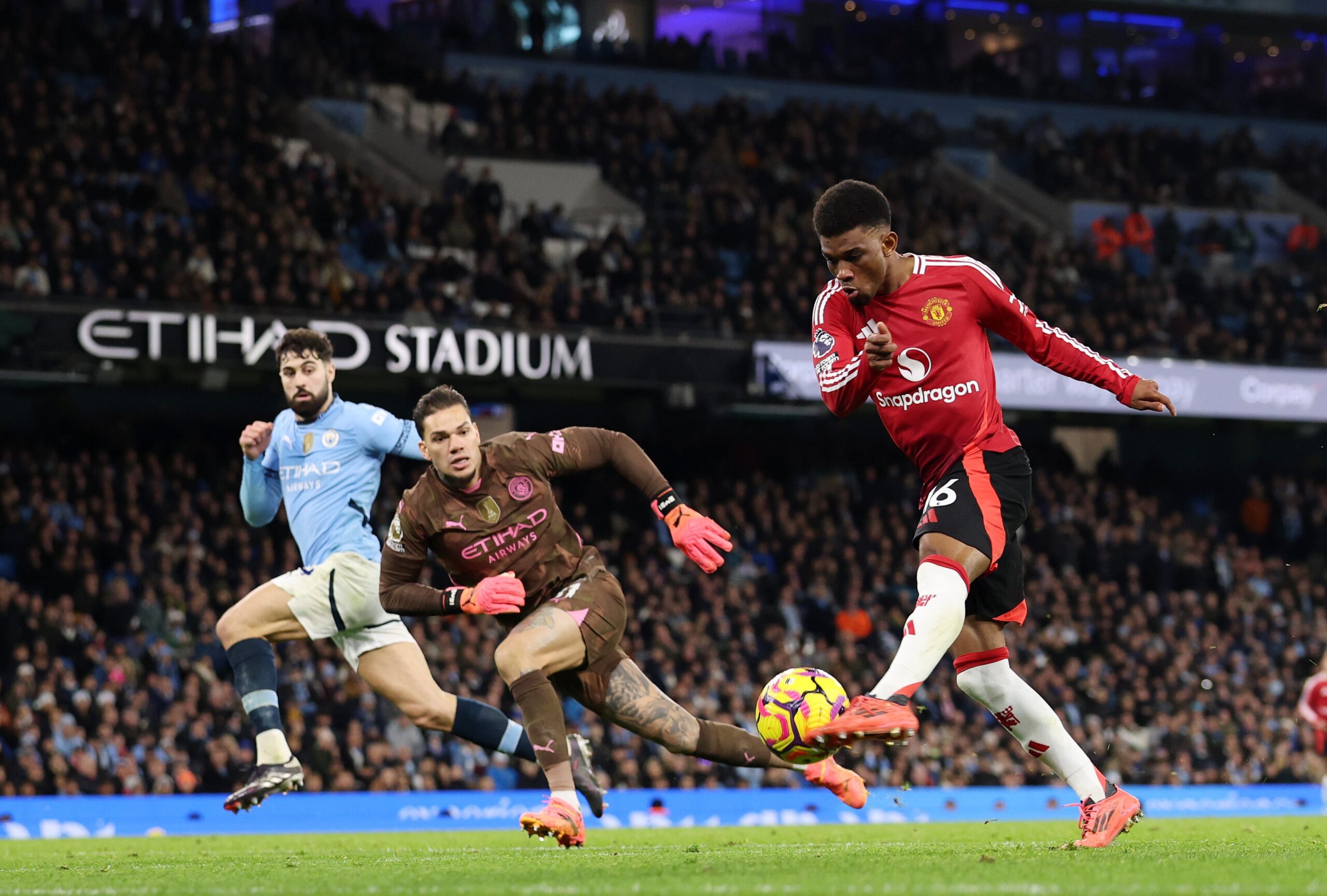 Angleterre : Manchester United renverse Manchester City dans le derby