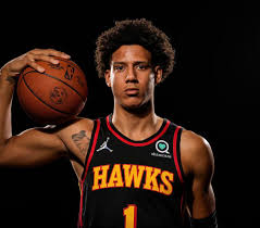 Comparaison intrigante entre deux talents émergents au basketball