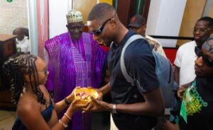 Guinée : le retour triomphal de Serhou Guirassy à Conakry