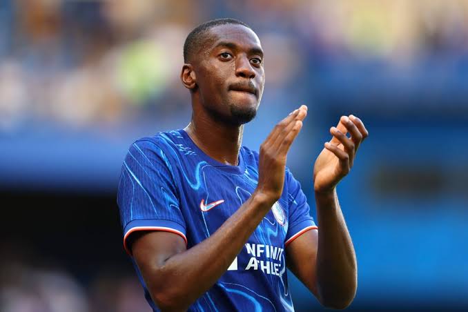 L’Angleterre : Une légende de West Ham pointe du doigt un défenseur après une erreur contre Chelsea