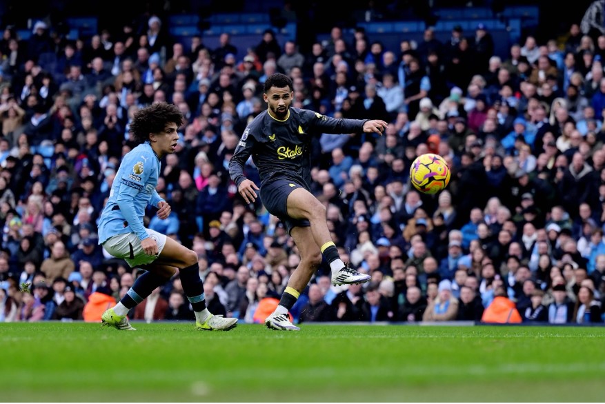 L’Angleterre en Premier League : Iliman Ndiaye brille face à Manchester City…