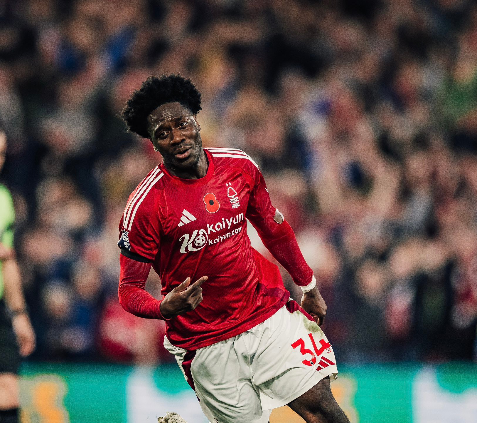 Le Nigérian Ola Aina dévoile son meilleur joueur de Premier League