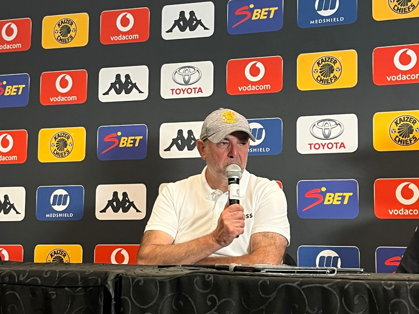 Le coach des Kaizer Chiefs agacé par une question sur le bilan de 2024