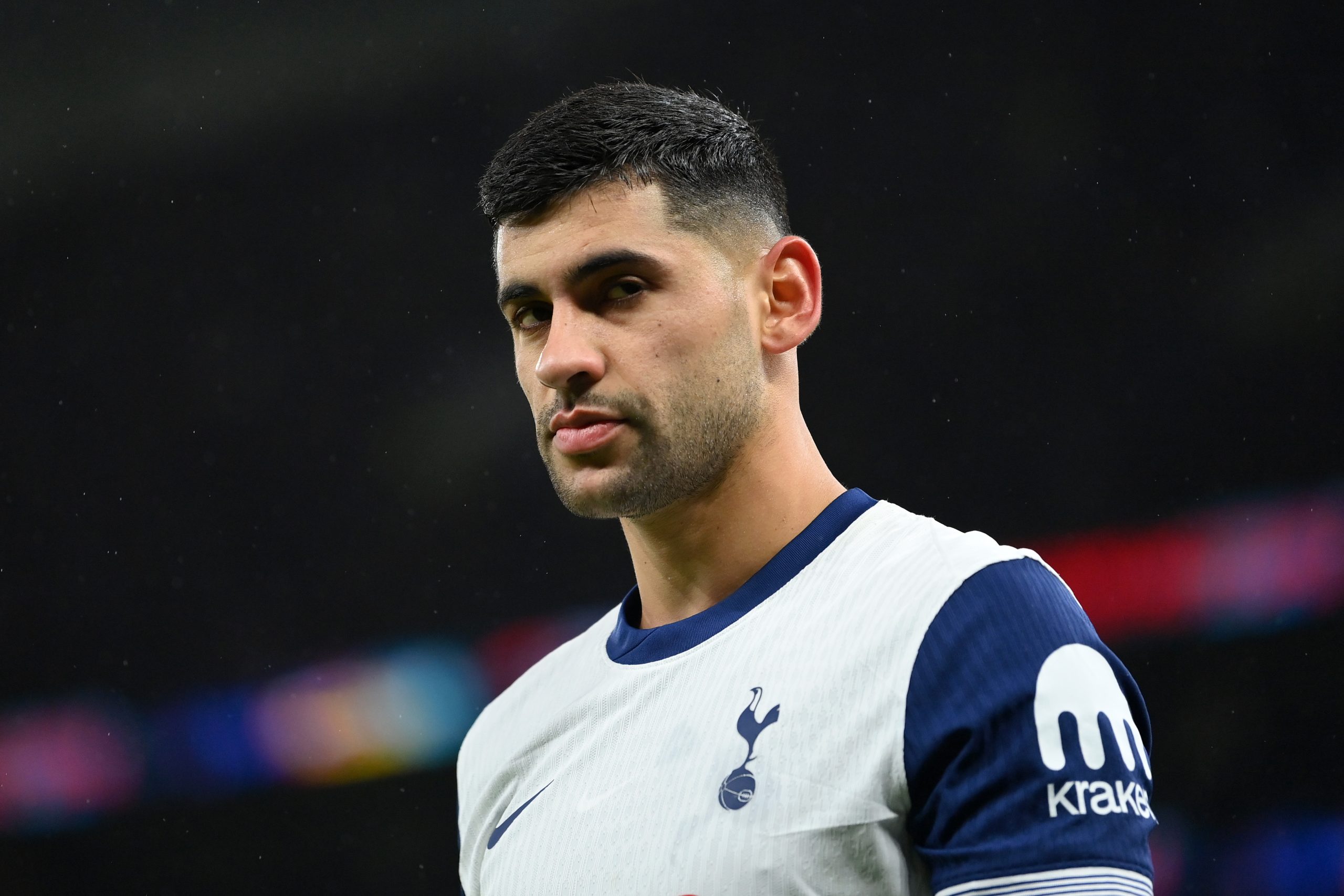 Royaume-Uni : Absence prolongée pour un défenseur de Tottenham