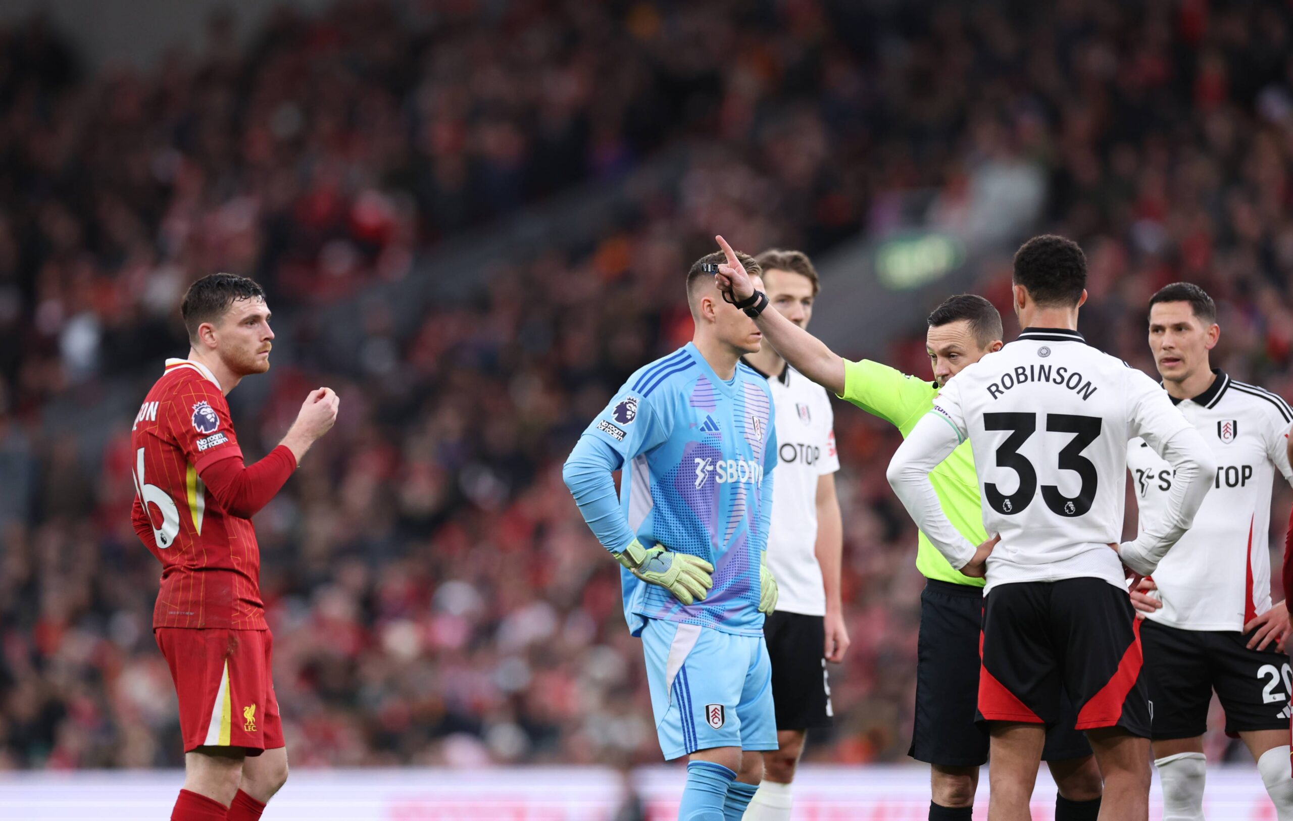 Royaume-Uni : Les dessous de l’expulsion d’Andy Robertson…