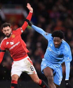 Royaume-Uni : Ola Aina se distingue avec Nottingham Forest face à Manchester United