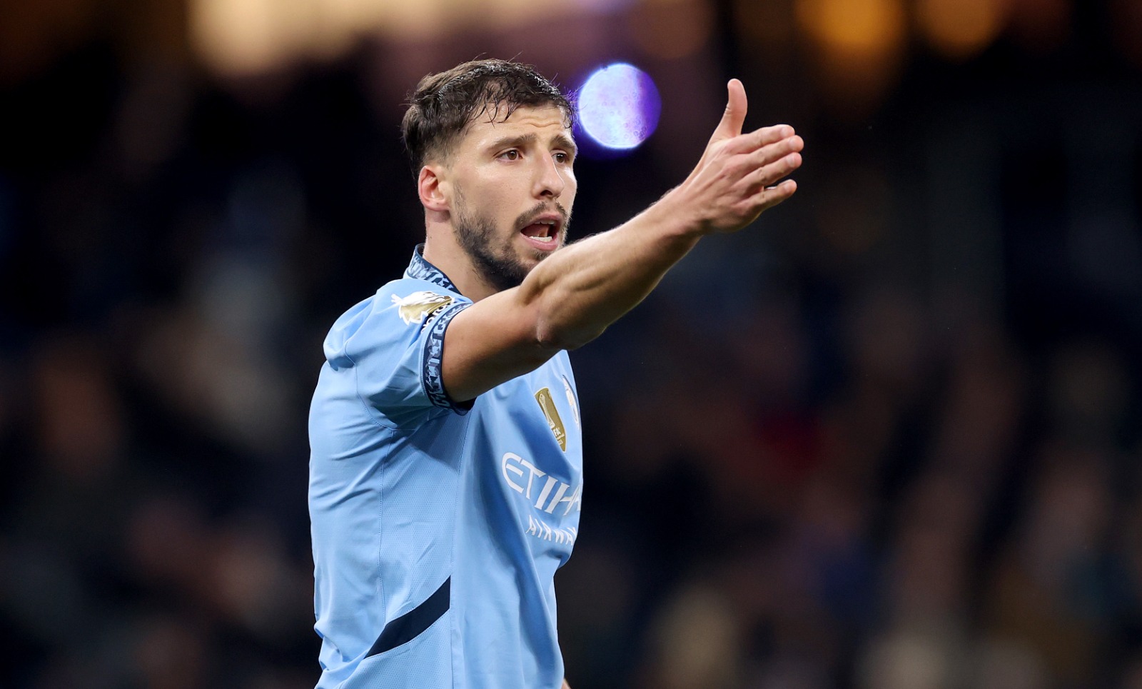 Royaume-Uni : Ruben Dias appelle à montrer du caractère chez Manchester City