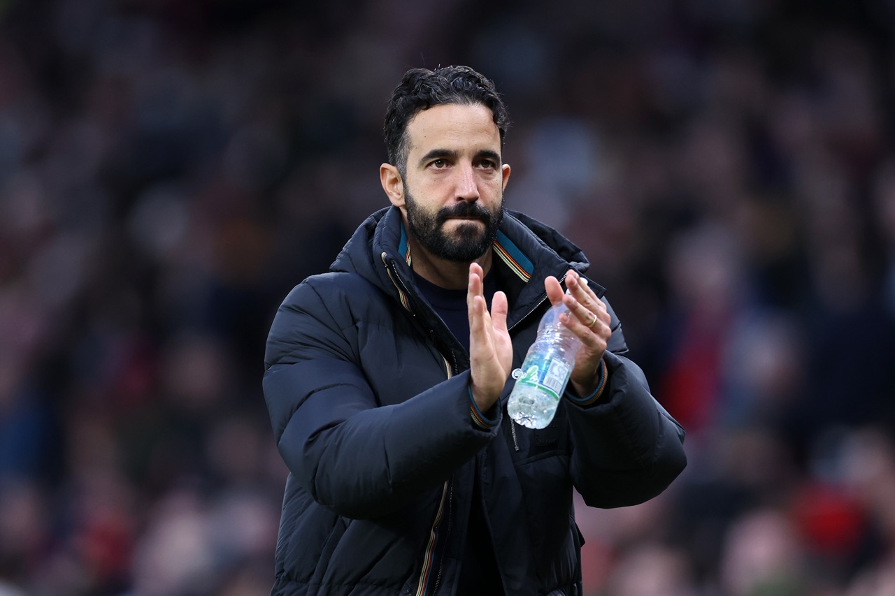 Ruben Amorim se dit mal à l’aise avec le chant des supporters de Manchester United