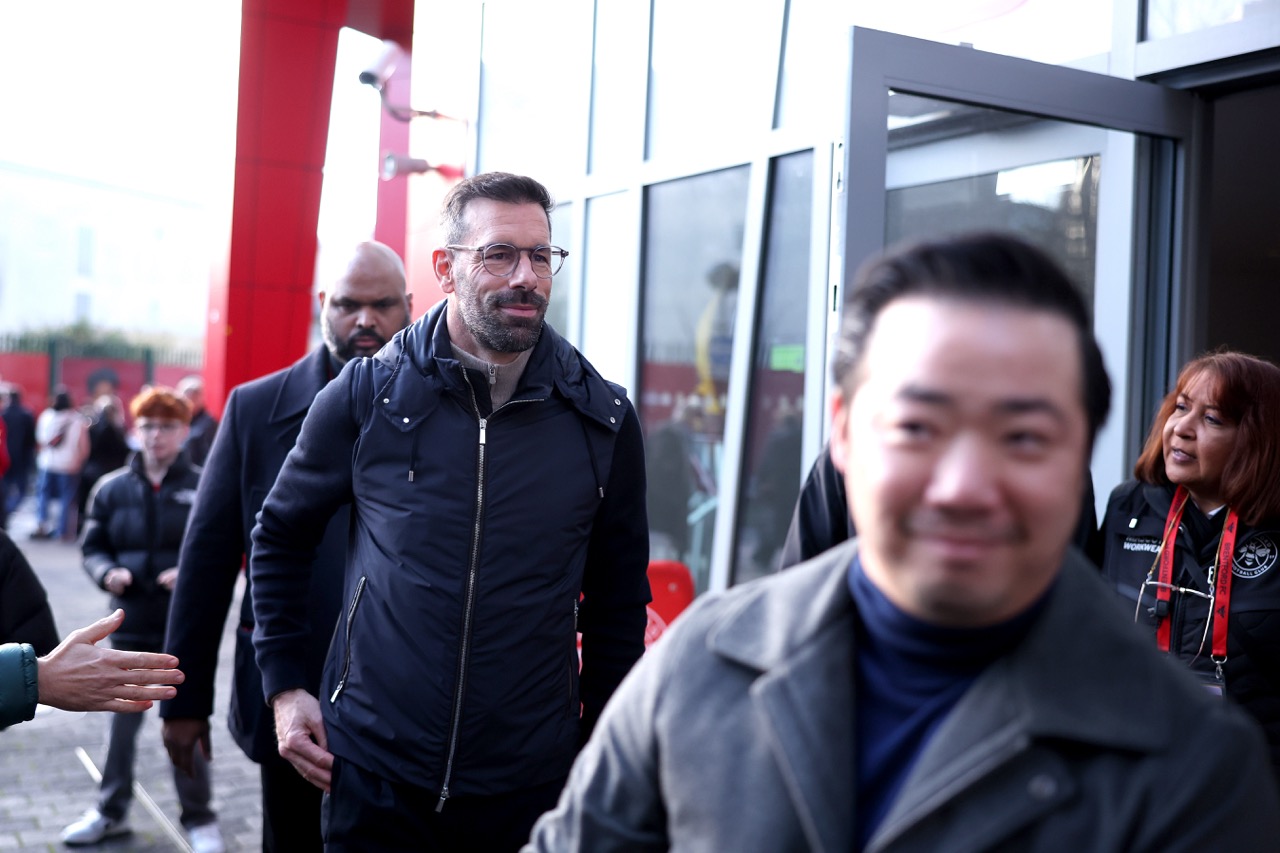 Van Nistelrooy prend les rênes de Leicester : Objectif maintien en Premier League