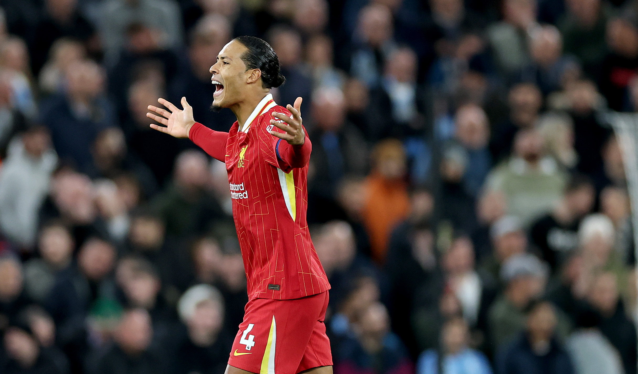 Virgil van Dijk reçoit une offre de Liverpool… mais l’accord tarde à se conclure