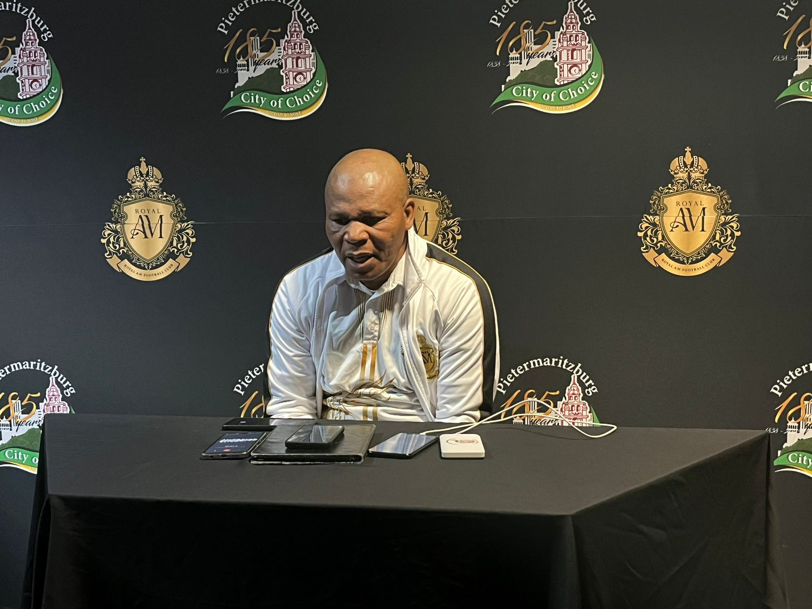 Afrique du Sud : John Maduka prêt à affronter Orlando Pirates malgré les difficultés