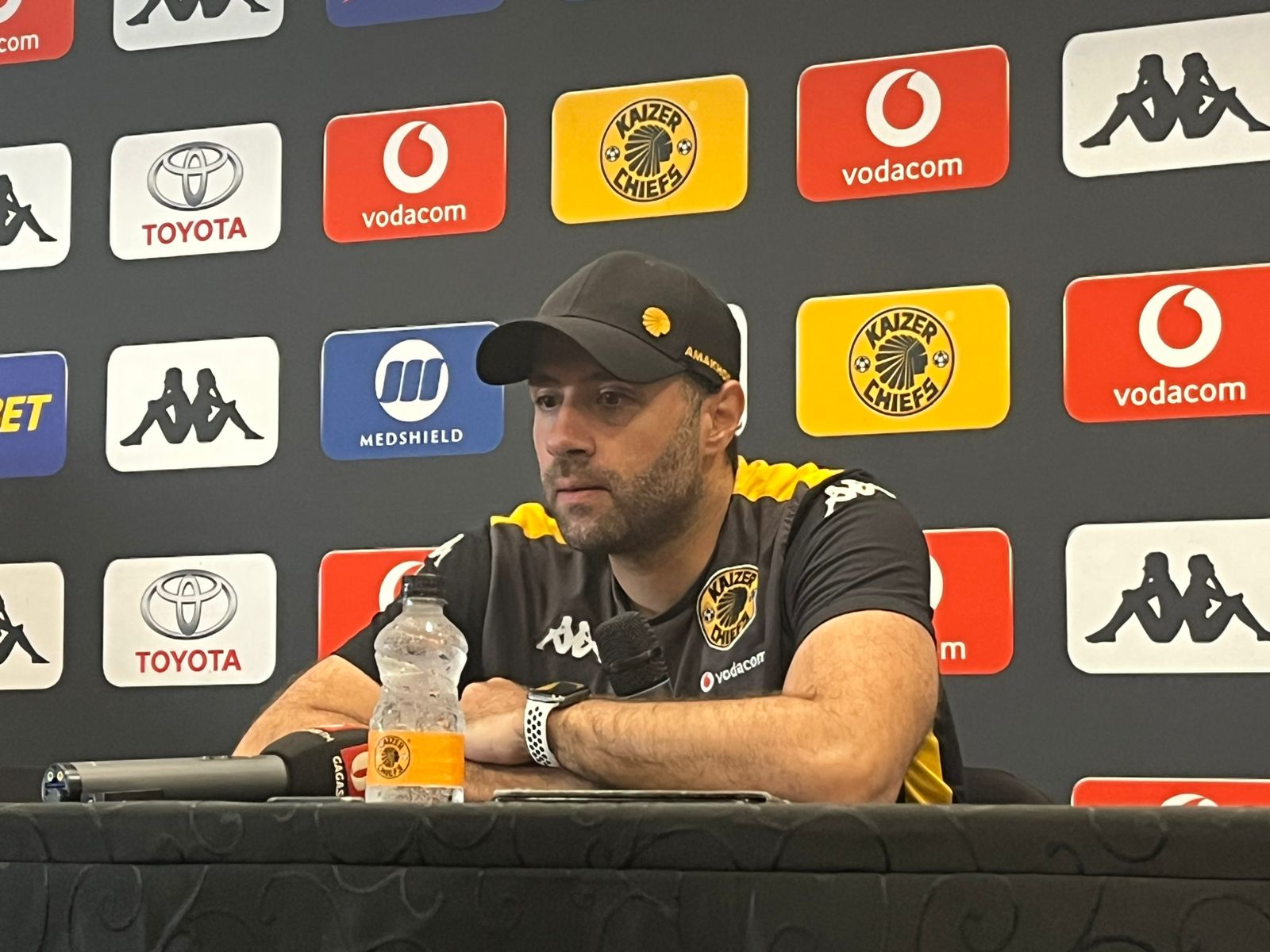 Afrique du Sud : L’adjoint des Kaizer Chiefs critique l’arbitrage après l’exclusion de l’entraîneur