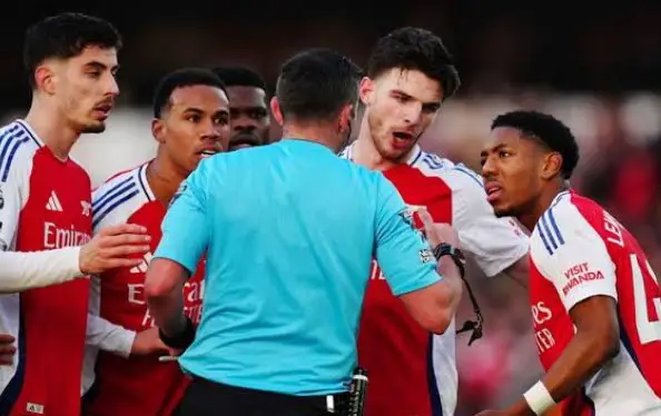 Angleterre : Arsenal sanctionné par la FA pour protestations après un carton rouge