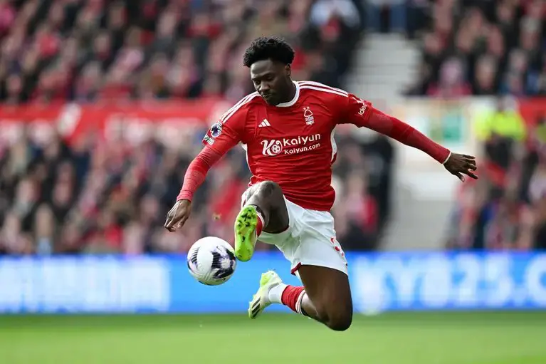 Angleterre : Ola Aina ravi de la victoire de Nottingham Forest