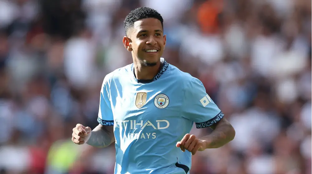 Angleterre : Un ancien de Leicester compare Savinho à Mahrez