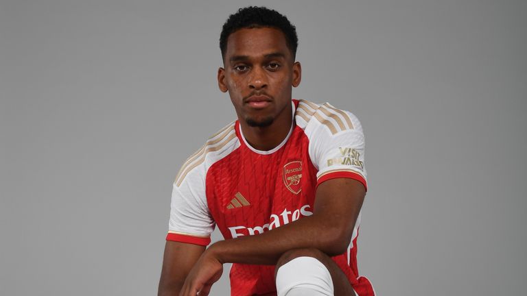 Arsenal : Jurrien Timber fixe l’objectif avant d’affronter Manchester United en FA Cup