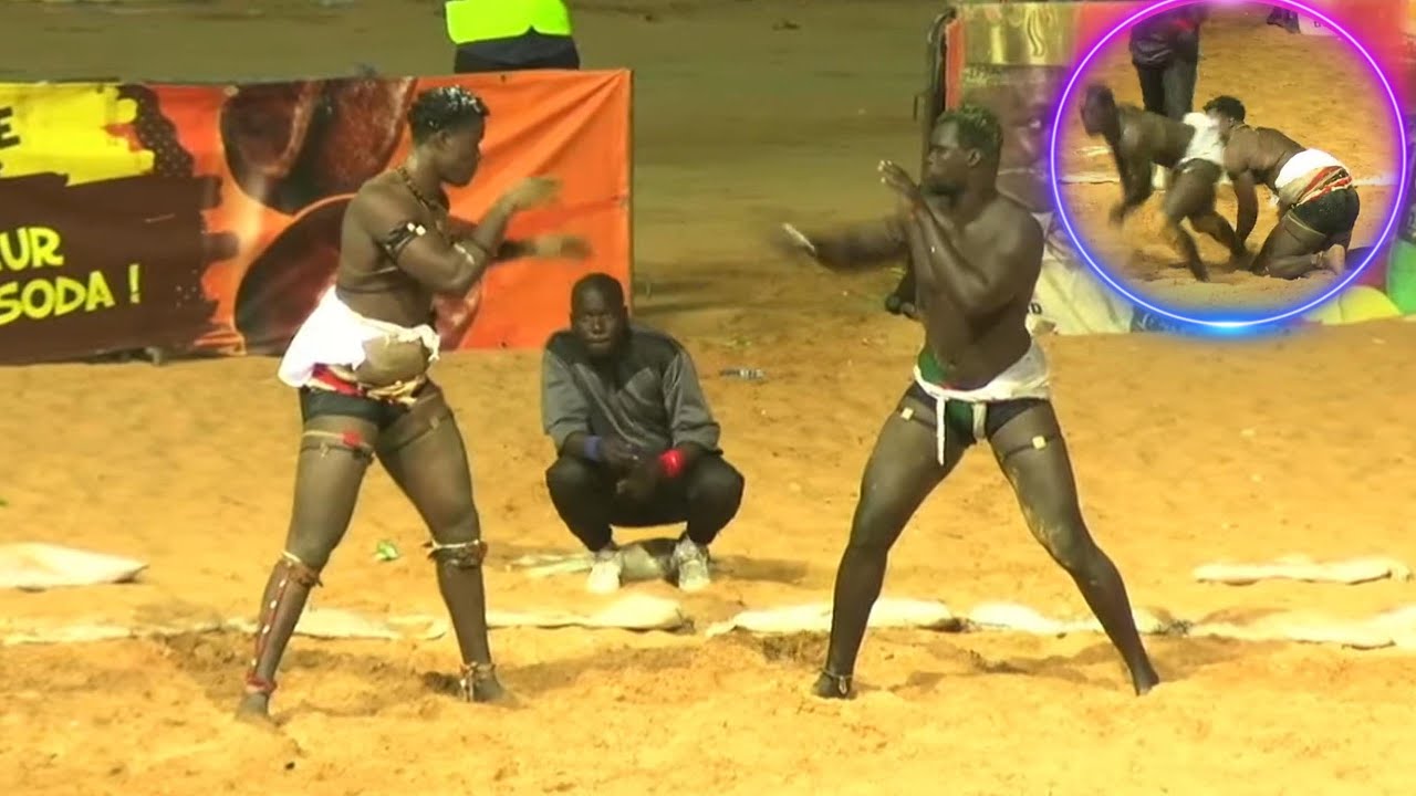 Au Sénégal, un lutteur hospitalisé après une chute spectaculaire