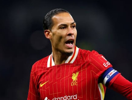 Carabao Cup : Virgil van Dijk critique l’arbitrage après la défaite de Liverpool contre les Spurs