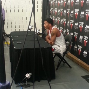 États-Unis : Derrick Rose honoré par les Chicago Bulls, témoignages émouvants