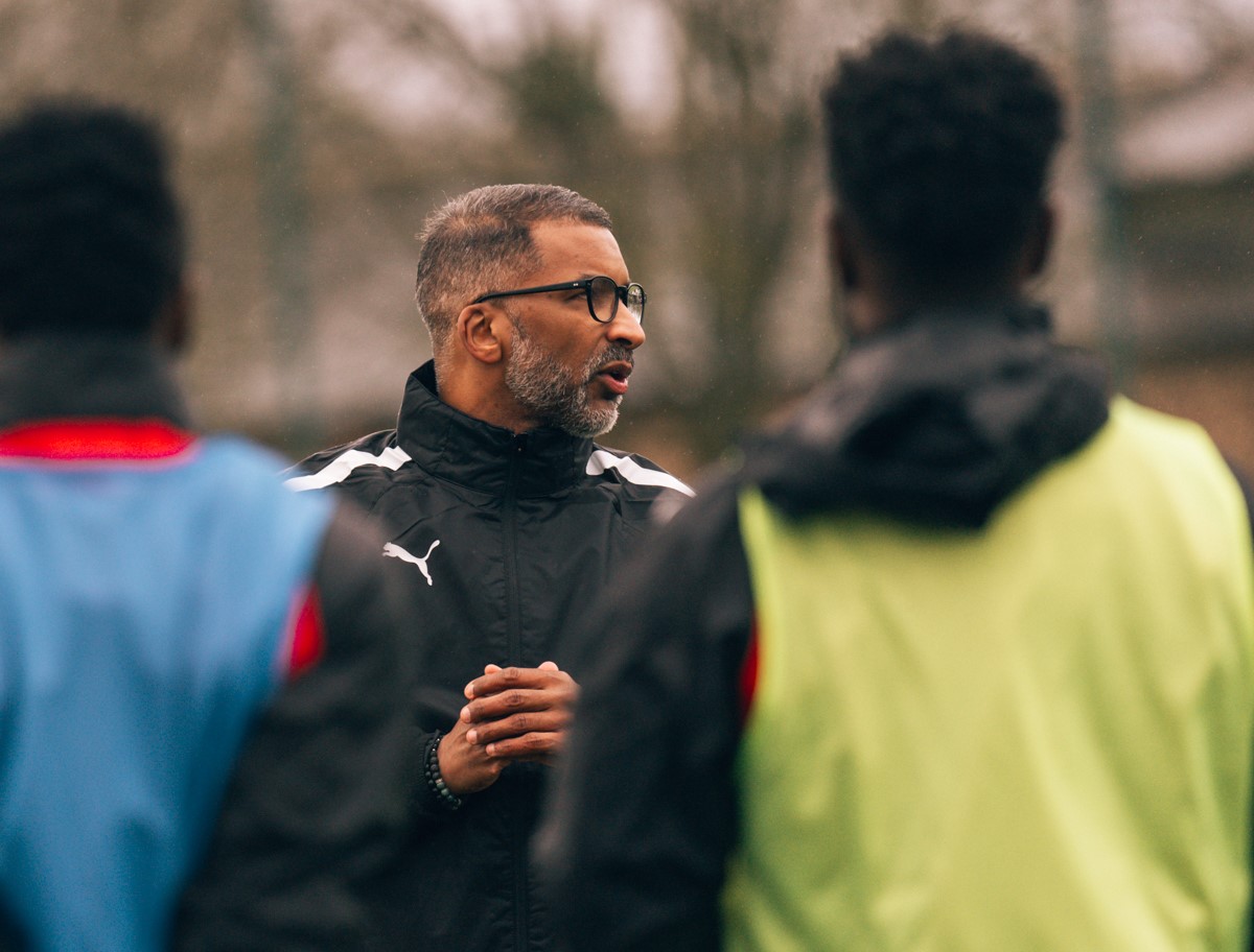 France : Habib Beye présente ses ambitions et sa stratégie pour le Stade Rennais