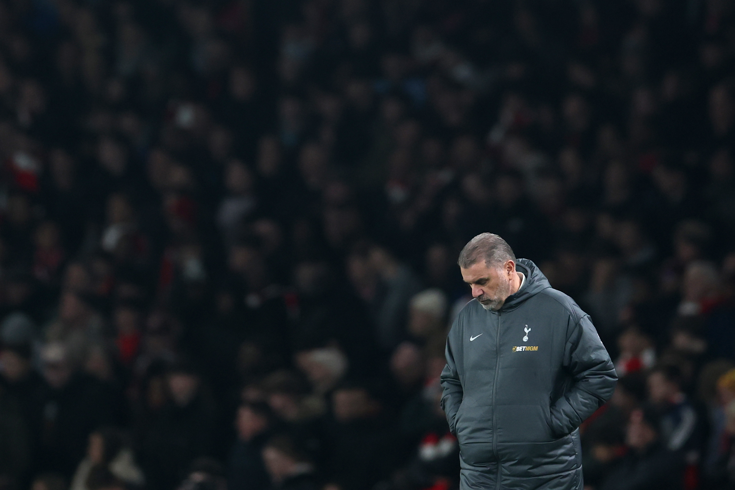 Le coach de Tottenham critique sévèrement son équipe après une défaite contre Arsenal