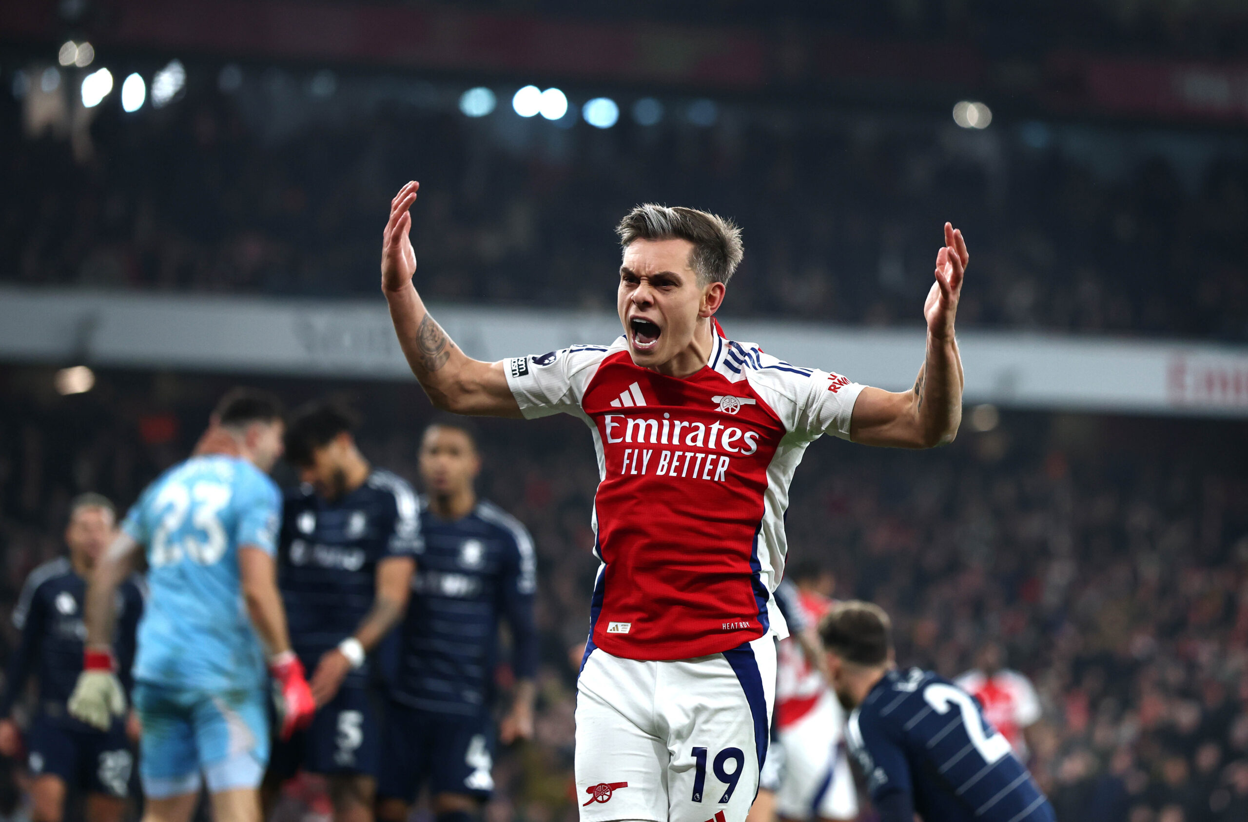 Leandro Trossard contredit Mikel Arteta avant un match clé de Ligue des champions