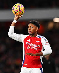 L’équipe d’Arsenal face aux Wolves : Doubts pour Lewis-Skelly, Saliba et Saka