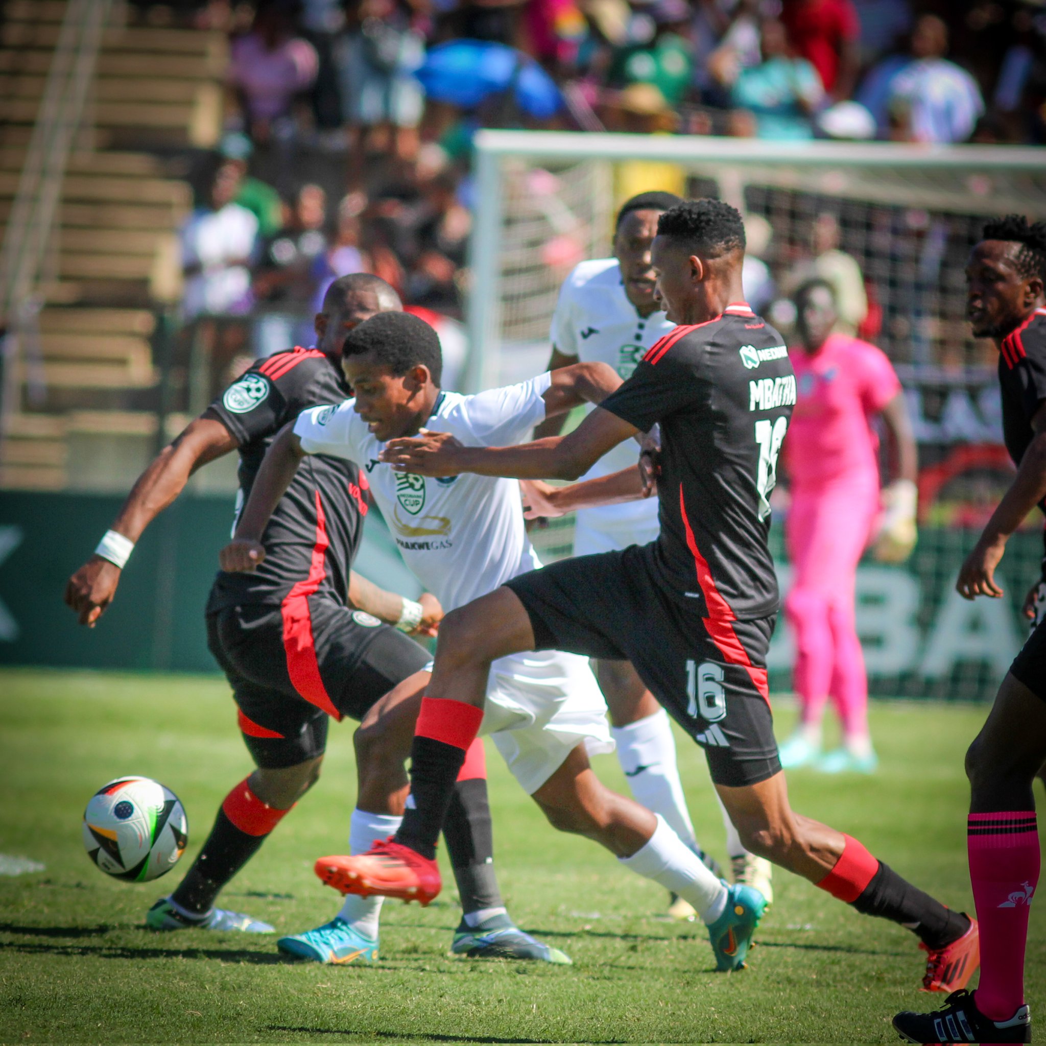 Les Orlando Pirates avancent en Coupe Nedbank après une victoire contre Richards Bay