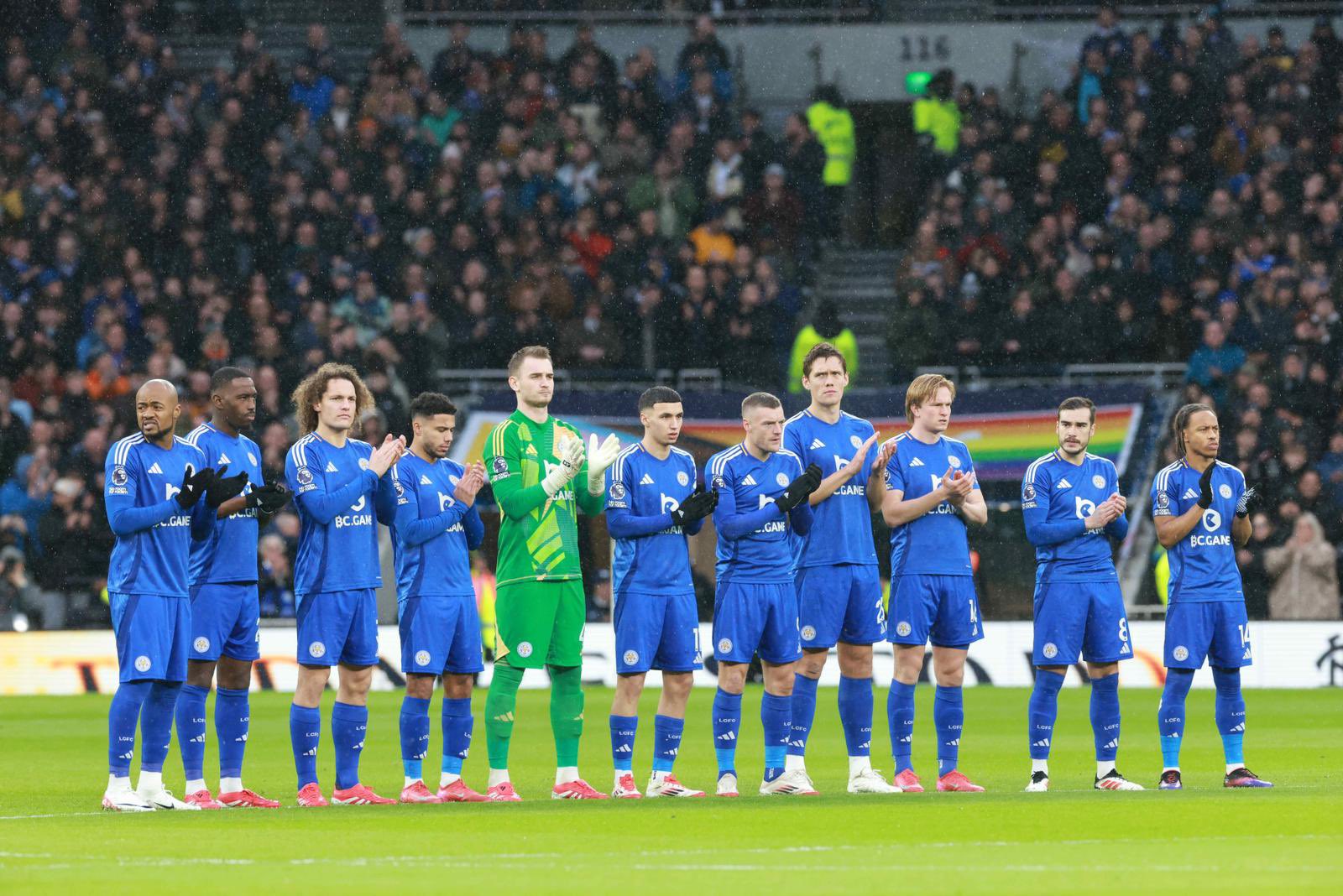 Nigéria : Sunday Oliseh félicite la victoire de Leicester contre Tottenham