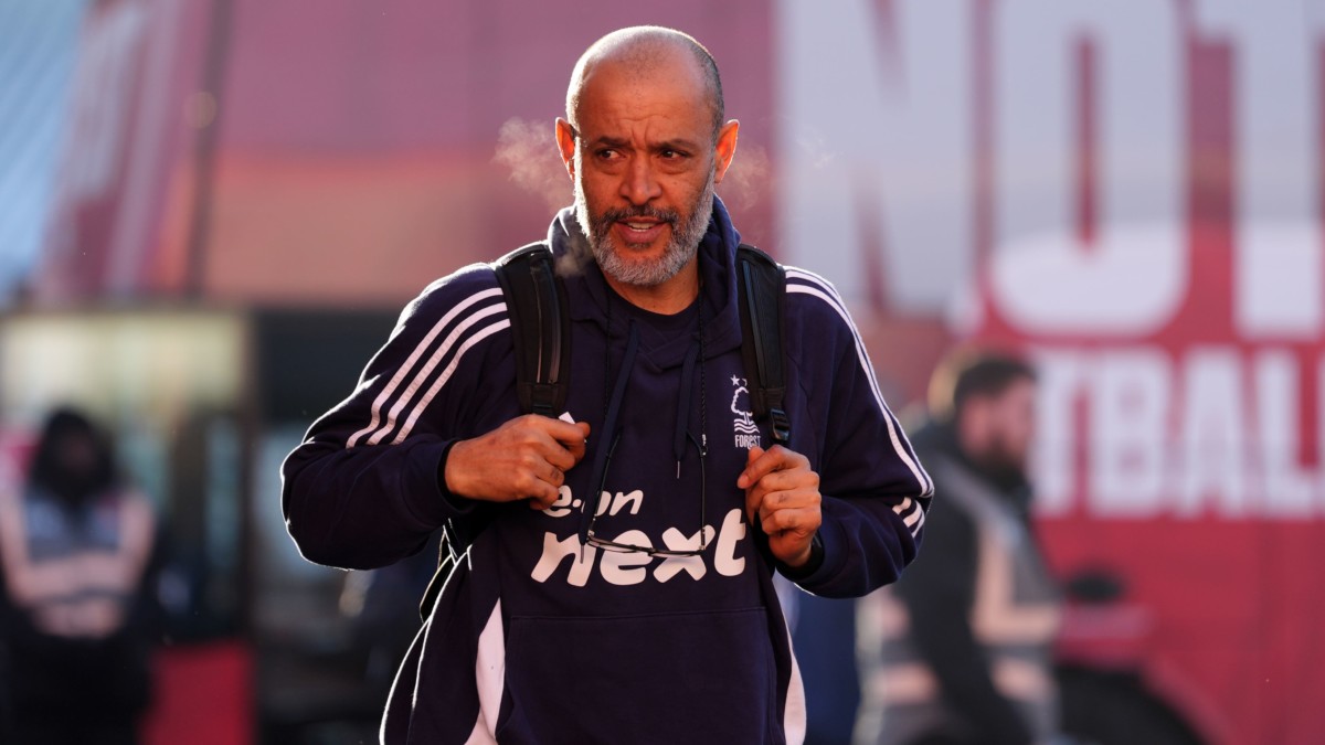 Nuno Espirito Santo : « L’argent ne joue pas au football » en réponse à Arne Slot