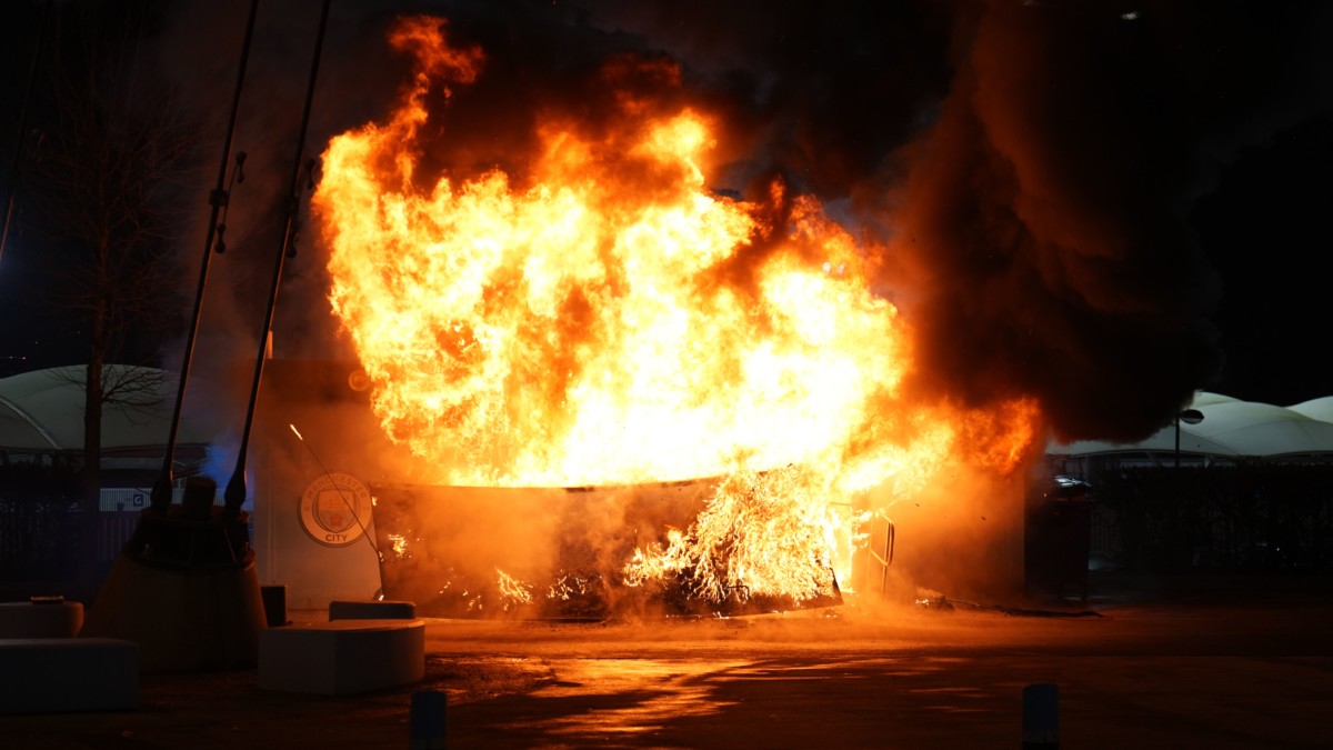 Royaume-Uni : Incendie au stand de marchandise près de l’Etihad Stadium avant le match de Ligue des Champions