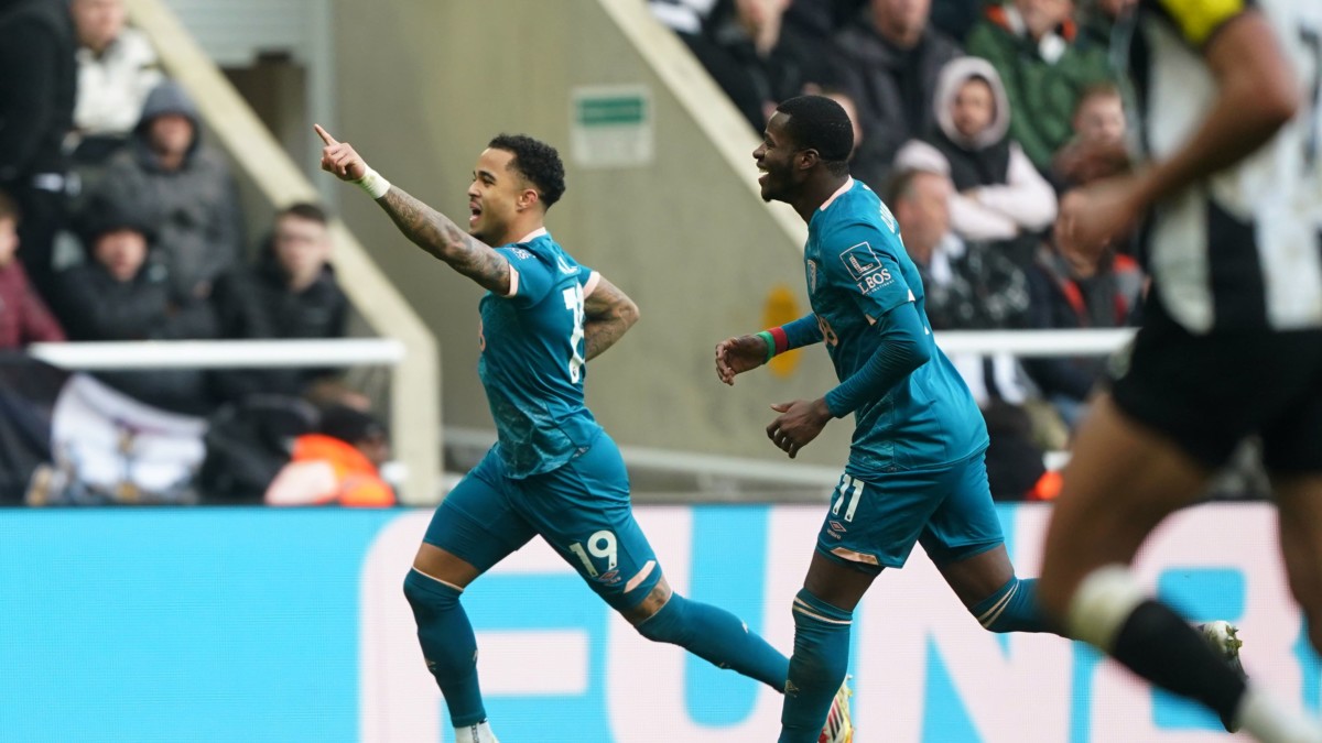 Royaume-Uni : Justin Kluivert brille avec un triplé pour Bournemouth contre Newcastle