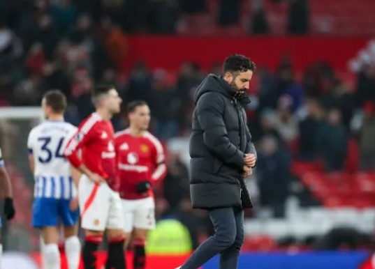 Royaume-Uni : Ruben Amorim casse un écran dans le vestiaire de Manchester United après une défaite