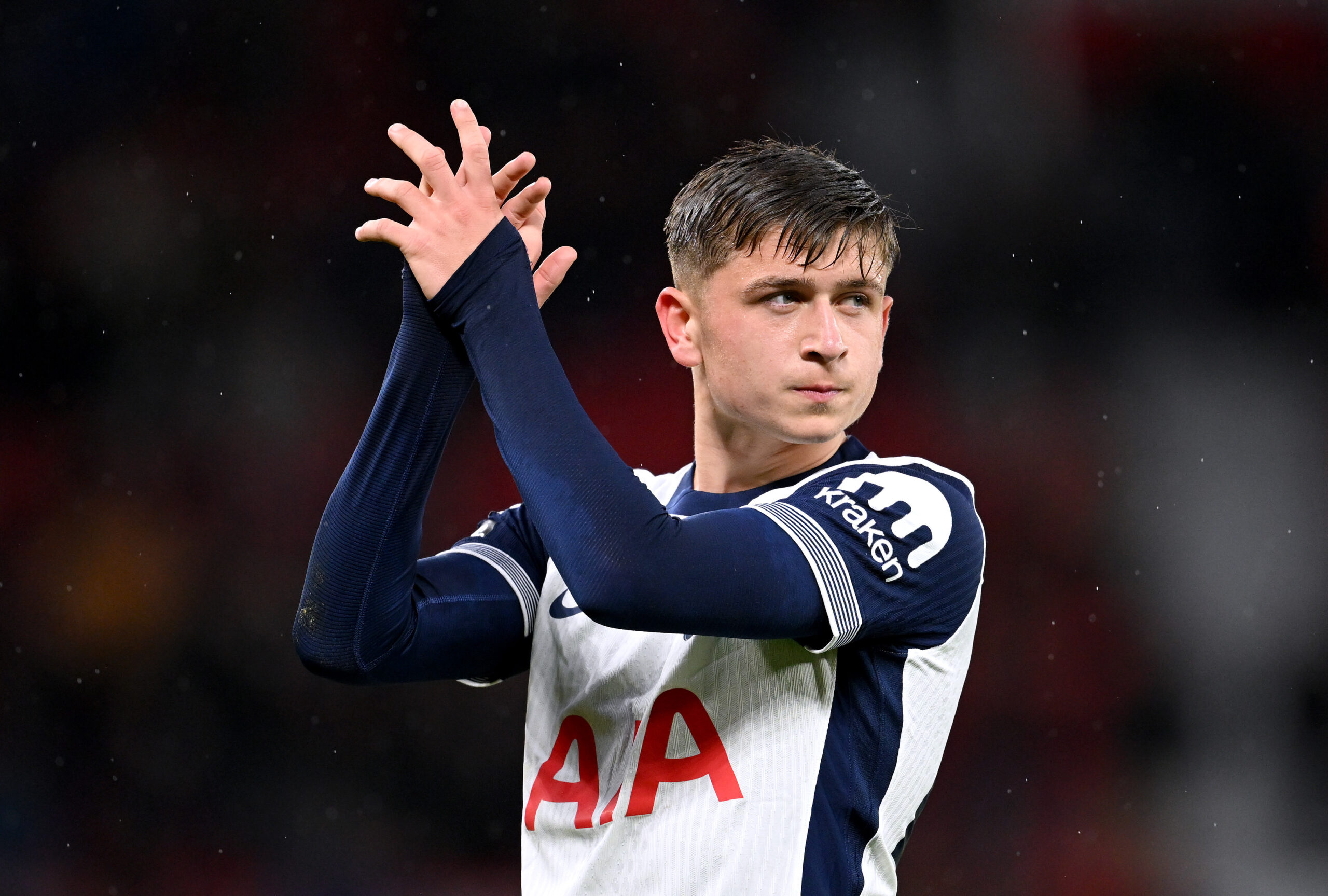 Tottenham : Retrouvailles prometteuses pour le jeune talent Moore après une victoire difficile