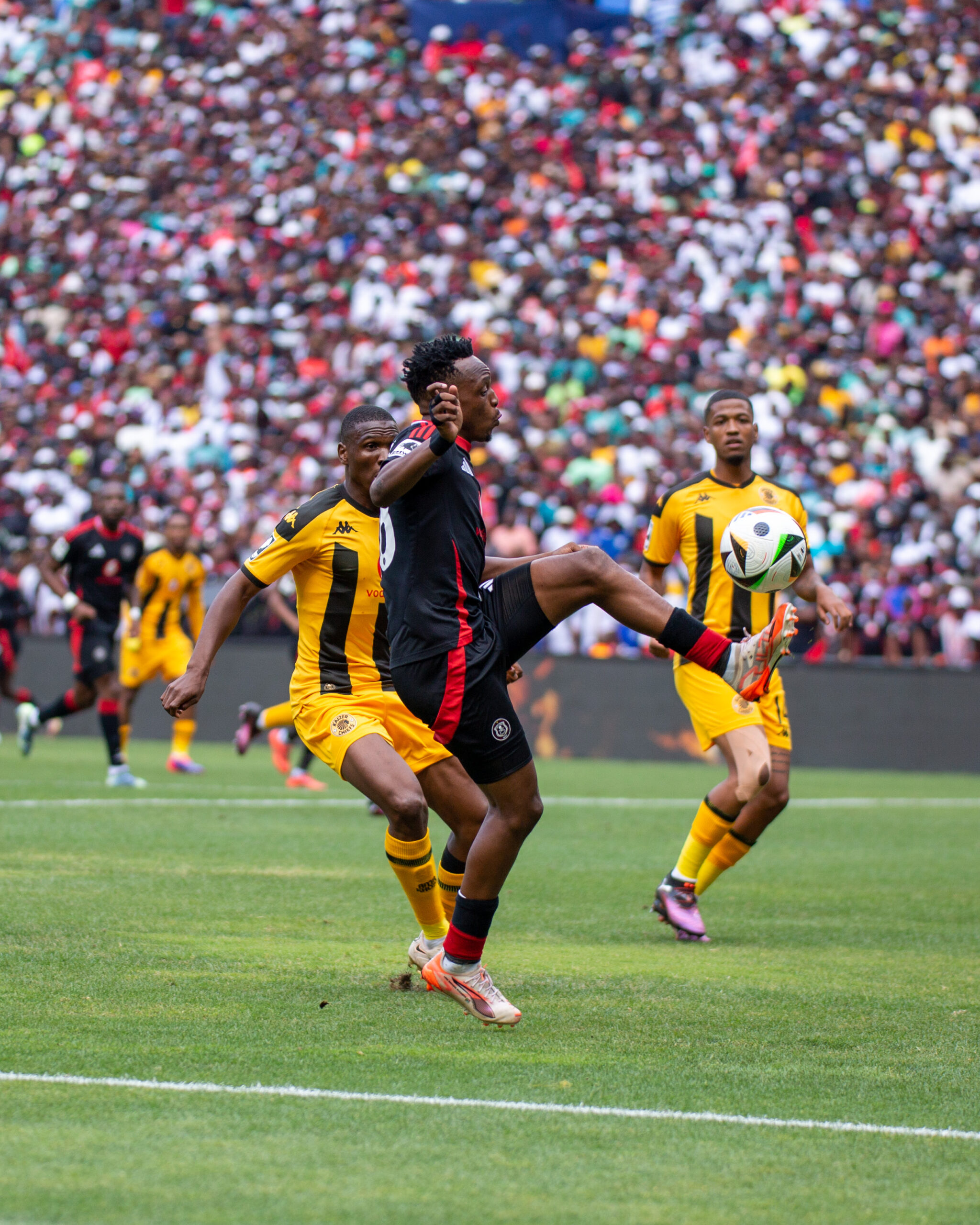 Afrique du Sud : Les Orlando Pirates battent les Kaizer Chiefs dans un Soweto Derby controversé