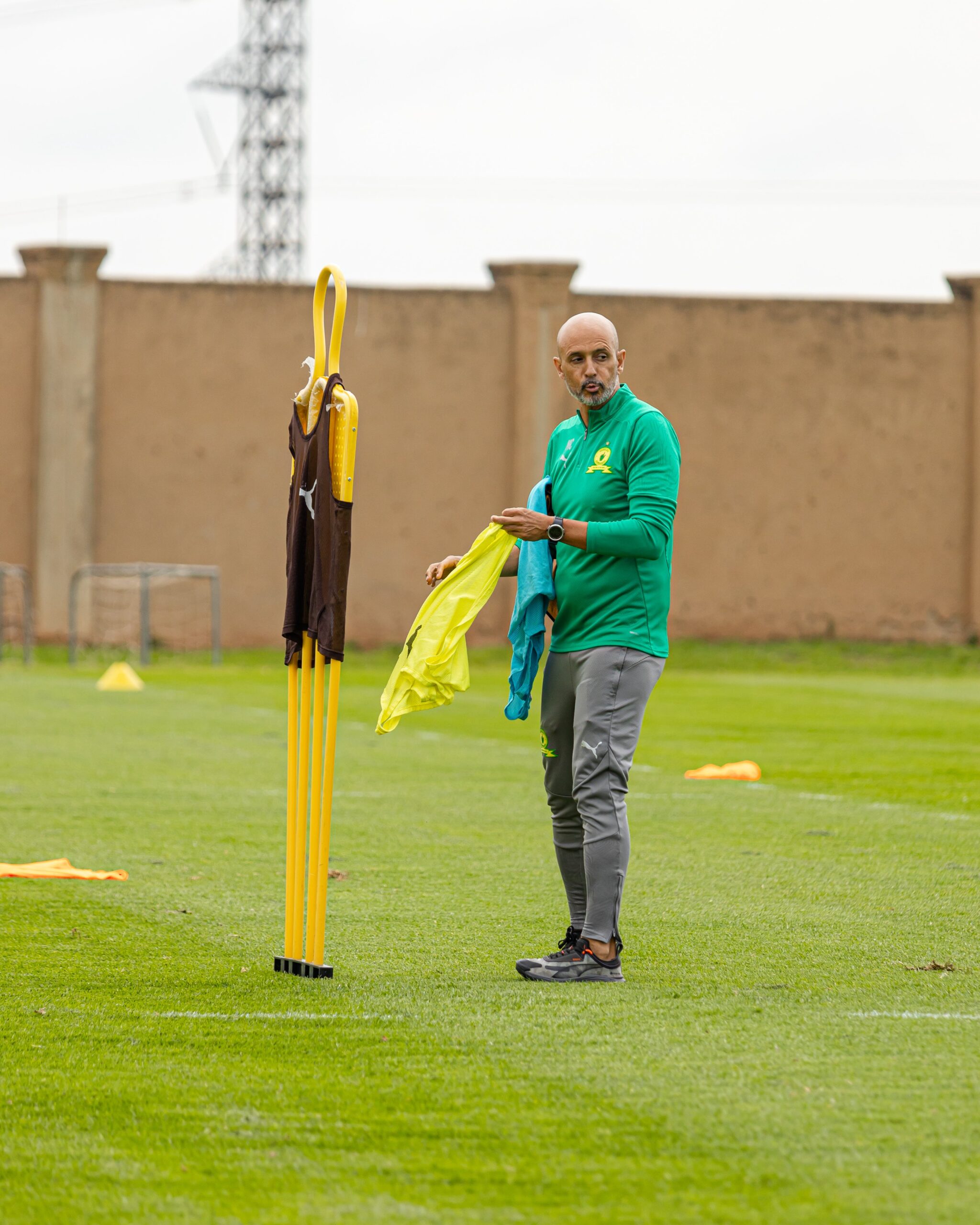 Afrique du Sud : Miguel Cardoso met en garde le Mamelodi Sundowns contre une surprise en Coupe