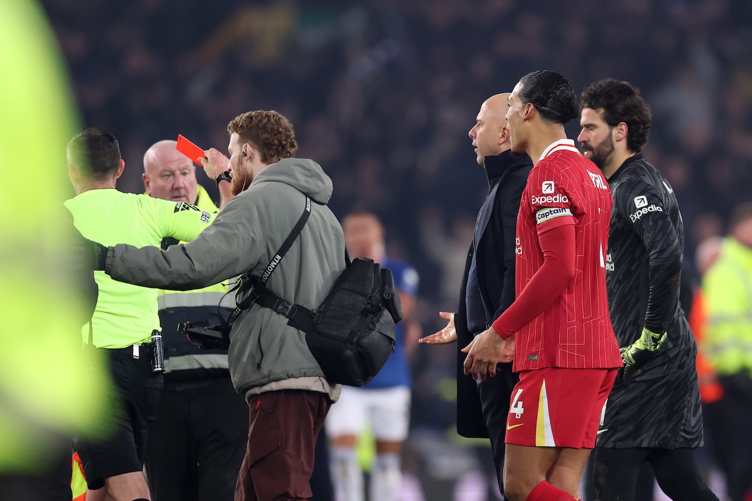 Angleterre : Arne Slot suspendu pour deux matchs après le derby de la Mersey