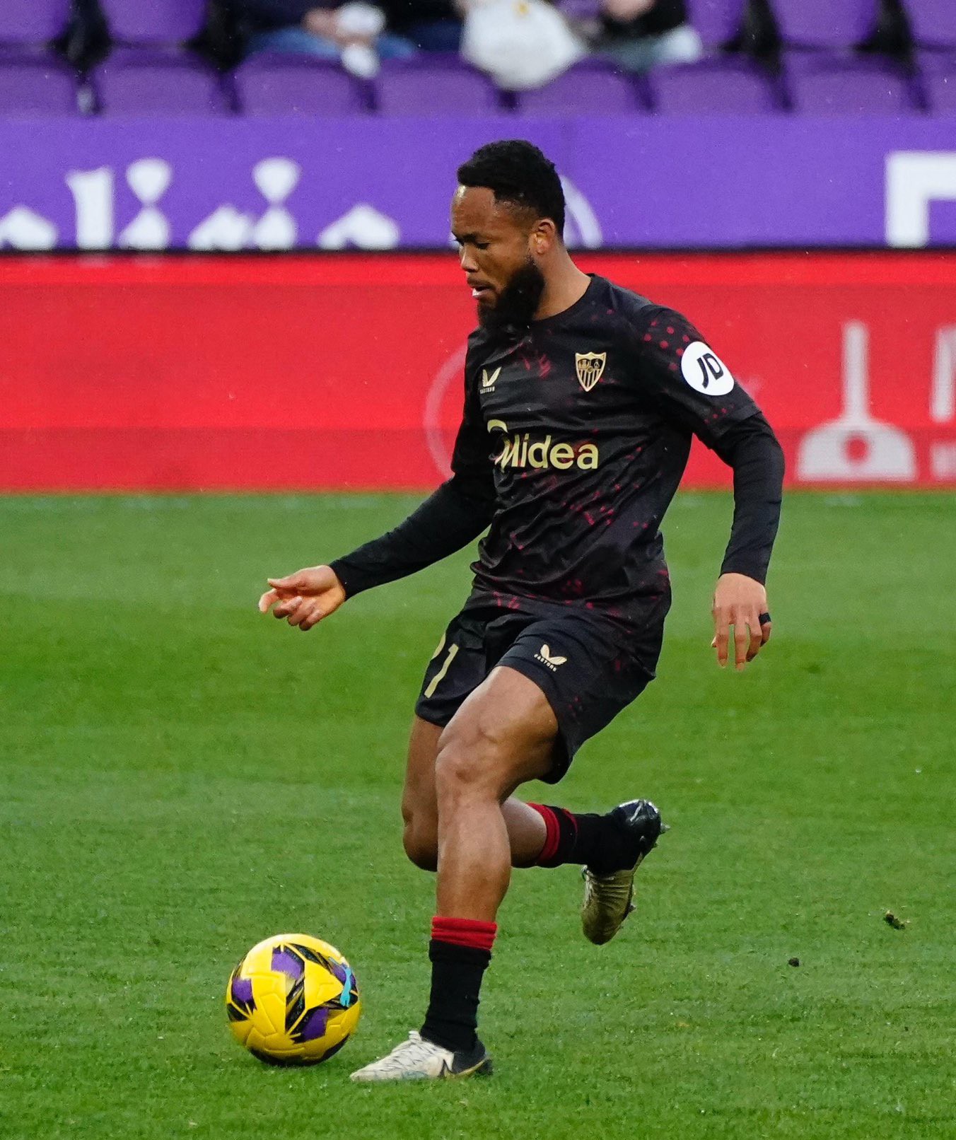 Espagne : Séville loue Ejuke pour sa première passe décisive en Liga