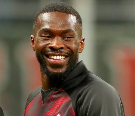 Fikayo Tomori affirme son engagement envers l’AC Milan