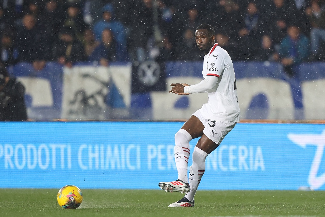 Fikayo Tomori clarifie son engagement envers l’AC Milan après des rumeurs de transfert
