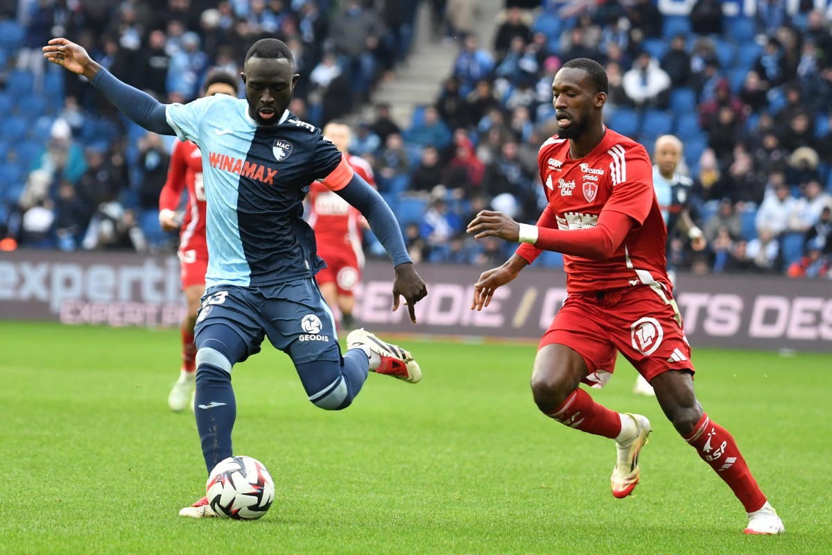 France : Arouna Sanganté évoque son rôle de jeune capitaine et ses inspirations