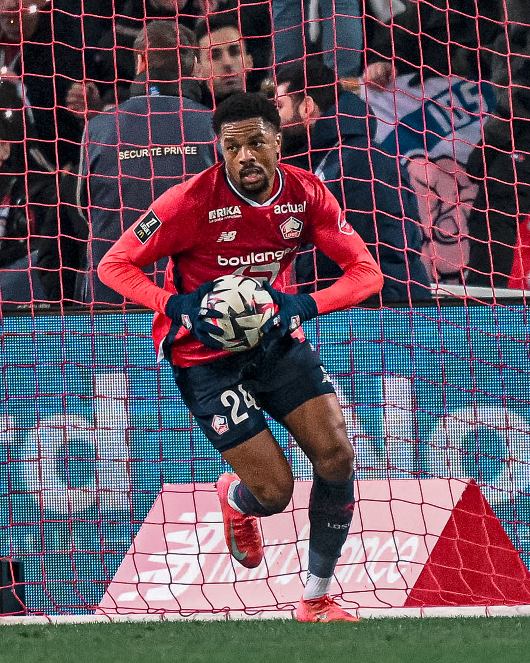 France : Le gardien de Lille salue la polyvalence de Chuba Akpom