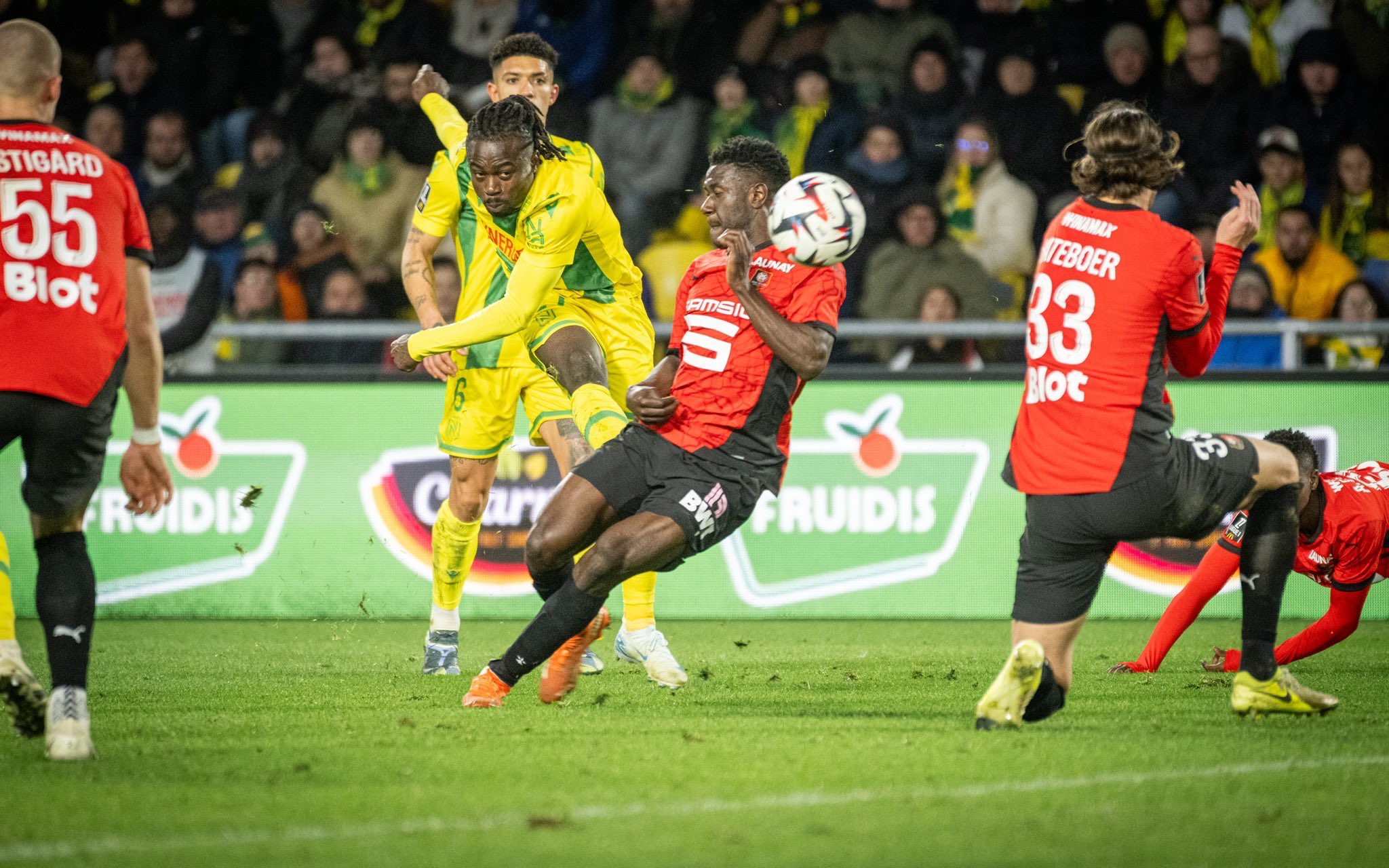 France : Moses Simon en lice pour le but du mois en Ligue 1