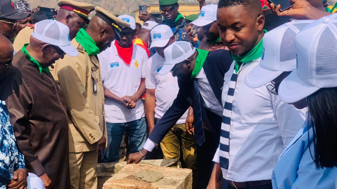 Guinée : Lancement de la construction de trois terrains de football synthétiques avec la FIFA